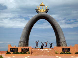 第十亿桶原油纪念碑