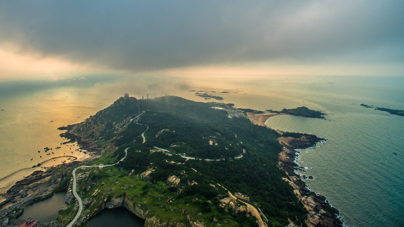 龙喉岩景观又称"龙喉吼烟,为遐迩闻名的"大岞八景"之首.