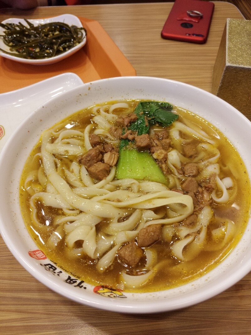 猪肉刀削面很便宜哦,9元一份