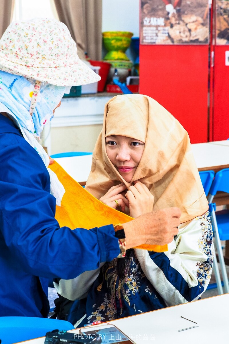 一块方布,一块毛巾和几个发卡,在老奶奶的帮助下顺利完成了一次蒙面侠