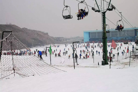 平山西柏坡滑雪场图片