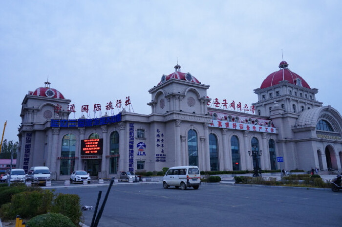 上图:机场外去珲春的中巴,50元一位,直达