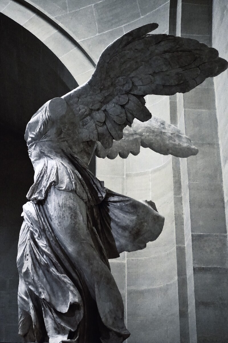 这道光芒就是胜利女神. 心中期待的是神秘微笑的小姐,到实地后