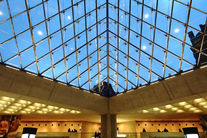 "爱玛～每天那么多现代人来参观我,先让我歇会儿"【雕塑解说纯属娱乐