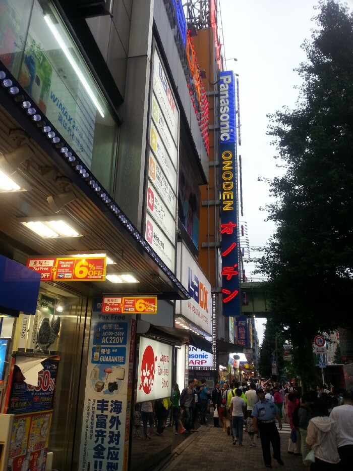 横滨 浅草雷门观 浅草寺位于东京台东区,是日本现存的具有"江户风格"