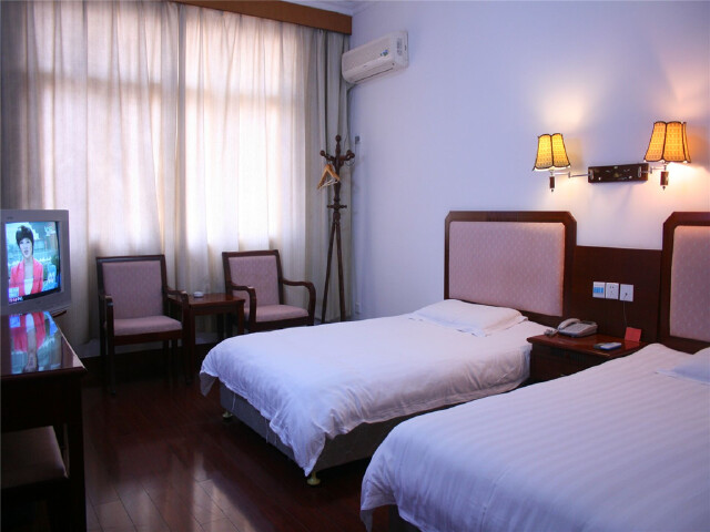  横店影视城广州街-香港街-明清宫苑-清明上河图-秦王宫2日游>含4点联