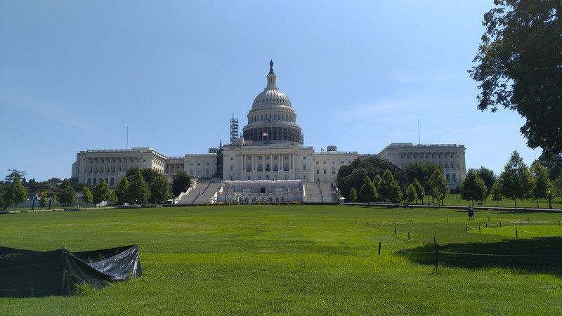今天主要的行程是参观华盛顿纪念碑,林肯纪念堂,国会大厦,美国总统