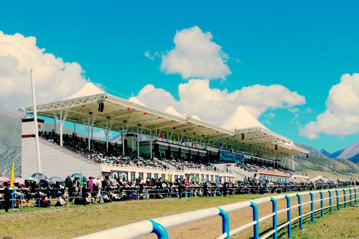 八月,在震耳的马蹄声中迷醉--记"当吉仁"赛马盛会