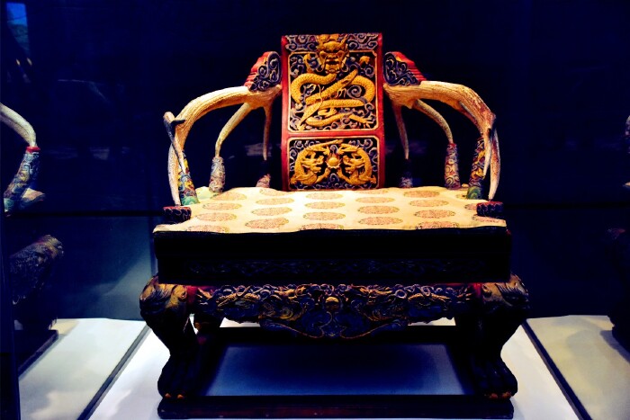 在希拉穆仁草原体验"诈马宴"