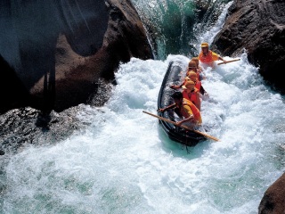 大溪峡闯滩漂流