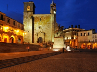 卡塞雷斯马约尔广场