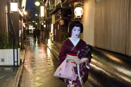 <日本大阪-奈良-京都-东京8日游>吉祥，东京大阪各一天自由，东京大阪各2晚连住，1晚温泉酒店，银座，奈良喂萌鹿，江之岛电车，镰仓高校