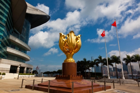 <香港2日游>广州集合，星光大道，尖沙咀海港城，天星小轮，太平山顶，1天DIY自由活动，2成人1张上网卡和礼品，香港可拼住