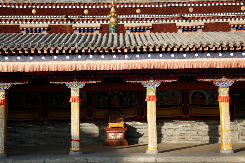 塔尔寺的由来是因为先有塔,而后有寺,故名塔尔寺.