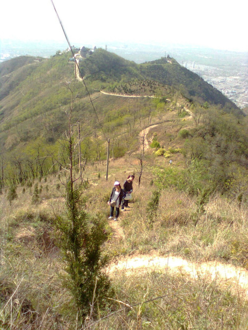 骊山,坐落于临潼城南,海拔千仞,因风景