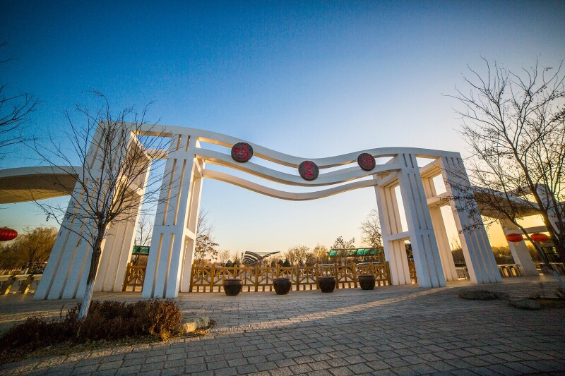 【鸣翠湖国家湿地公园】景区大门处