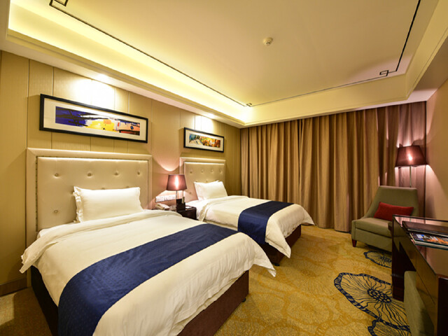 [五一] 九寨沟-黄龙双飞3日游>一沟浓烈松林翠,满眼清幽宝石蓝,九寨沟