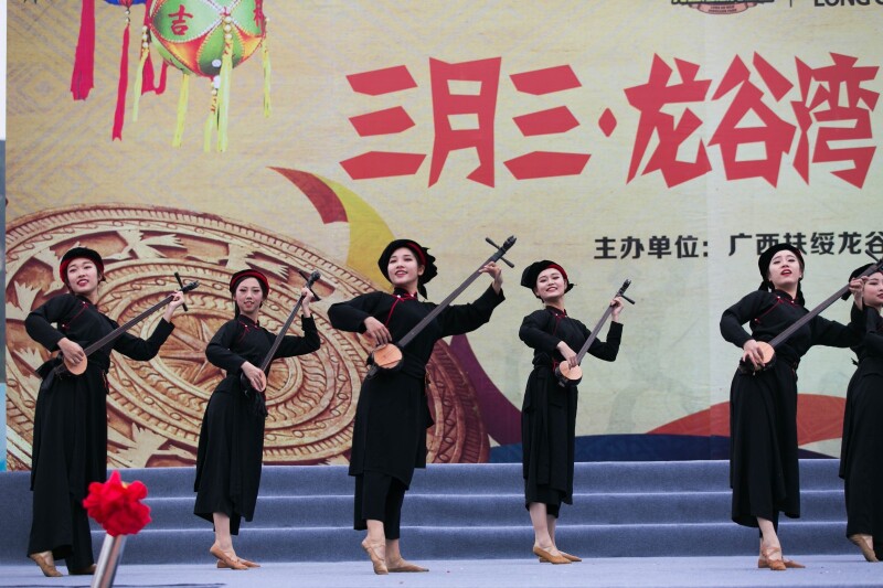挑弦弄丝声清脆,银铃回响至天明--天琴