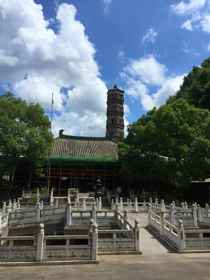 令人遗憾的是该寺在抗战时期即被毁坏,仅留始建于唐代的千佛塔,而该塔