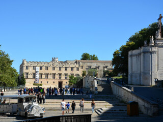 阿维尼翁教皇宫广场