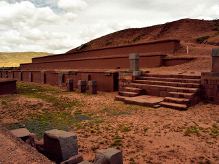 阿卡帕纳金字塔