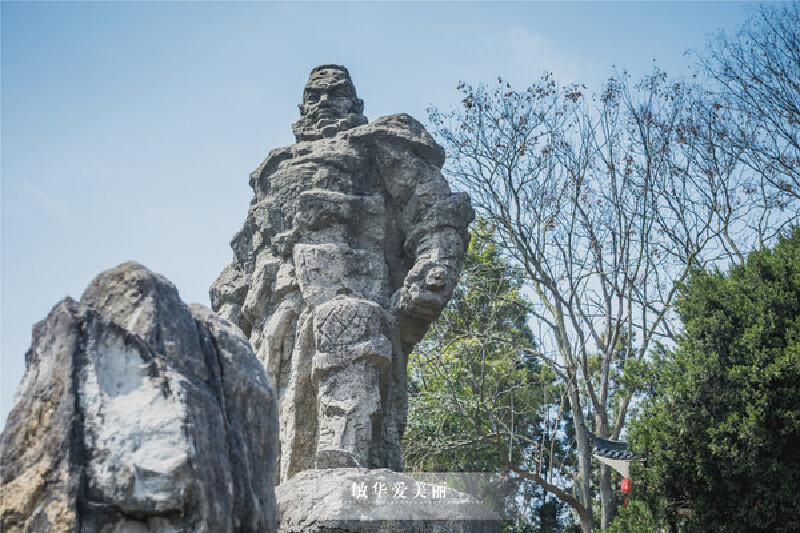 在古军垒行走约120米,仿佛穿越1200年的历史.