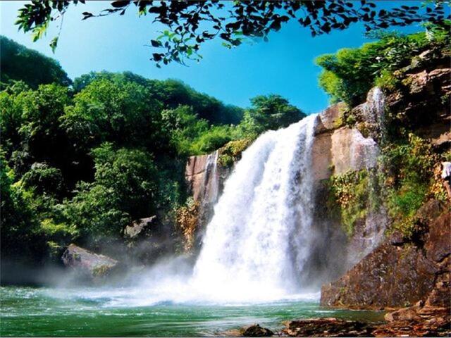 游玩时长:约2小时 飞瀑涧景区有闻名遐迩的辽宁省第一大瀑布,"青山
