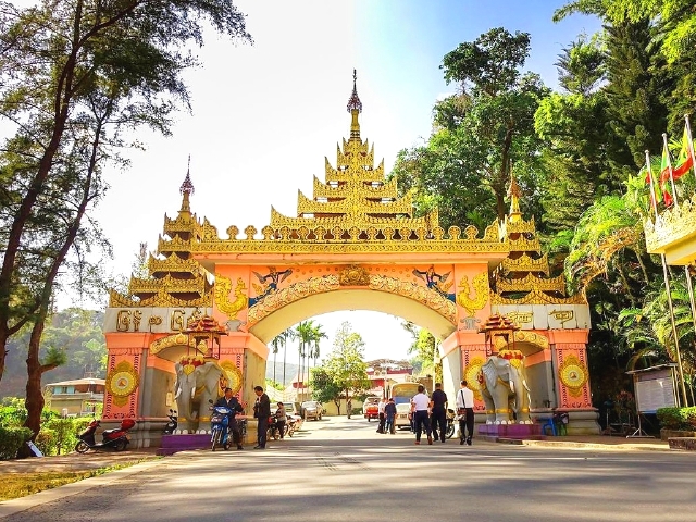 芒市腾冲楚雄西双版纳四飞9日游2成人起订24h含接送机天然温泉梦幻