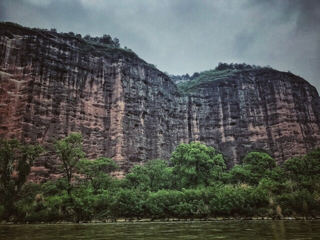 丹山,碧水,女人,也算是这卢溪河的标记吧.
