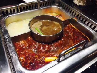 郑州巴奴毛肚火锅