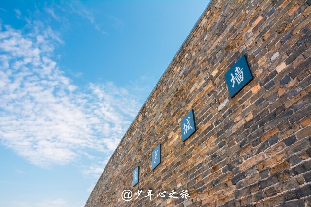 南京原称"应天府",是明初的都城,以高大坚实
