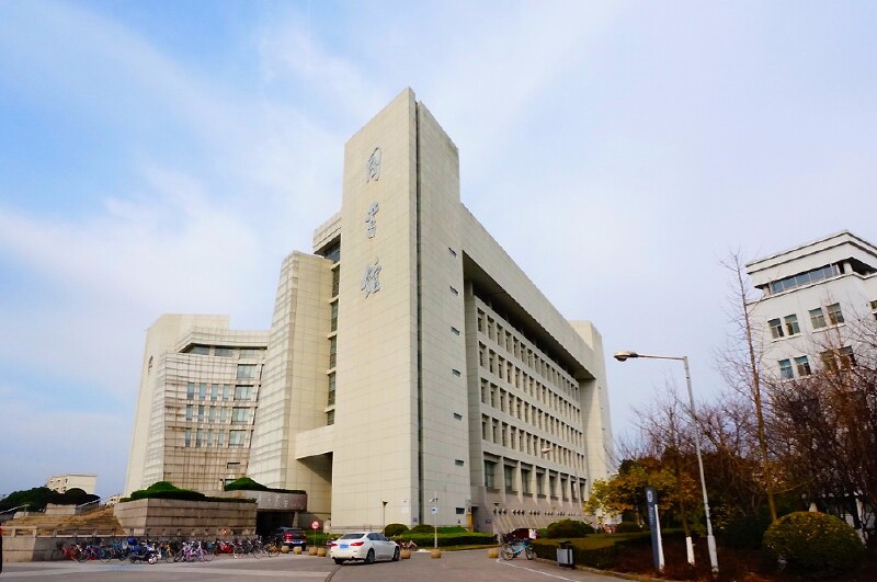         上海大学