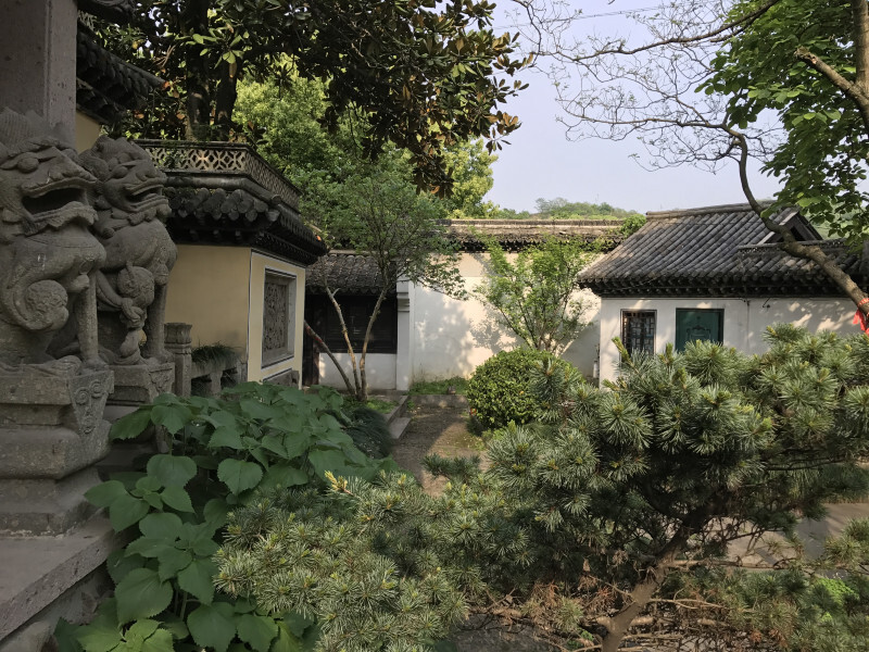 由门楼,西施殿,古越台,郑旦亭,碑廊,红粉池,沉鱼池,先贤阁等景点构成