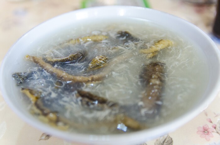 长鱼汤虽为小吃,但烹调技术十分讲究,制作方法更是独特.