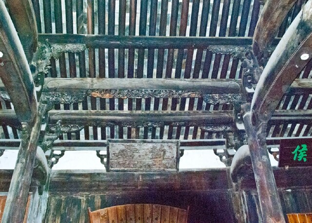 金大宗祠位于村落东侧,祠堂建筑风格凝重沉稳,梁柱