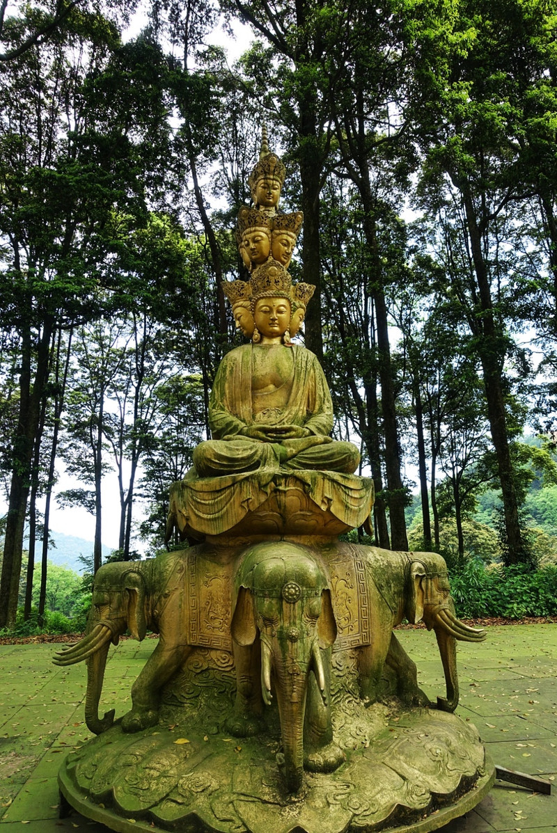 峨眉山中峰寺图片