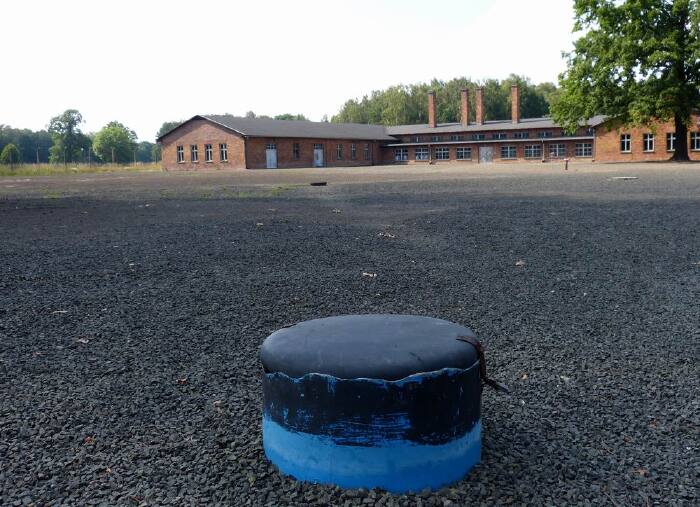 当年投放"齐克隆b"(一种毒气)的气孔.