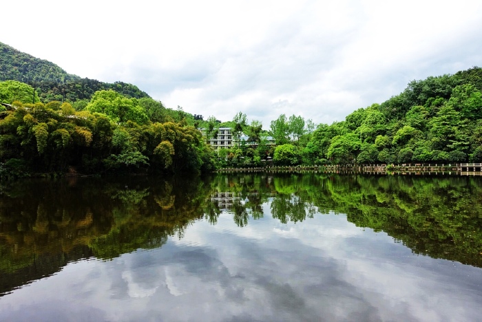     峨眉山红珠山宾馆