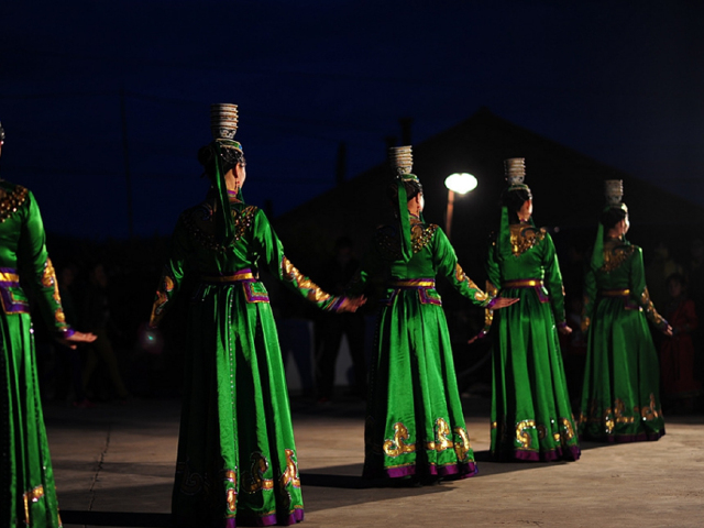 高娃姐妹   蒙古顶碗舞