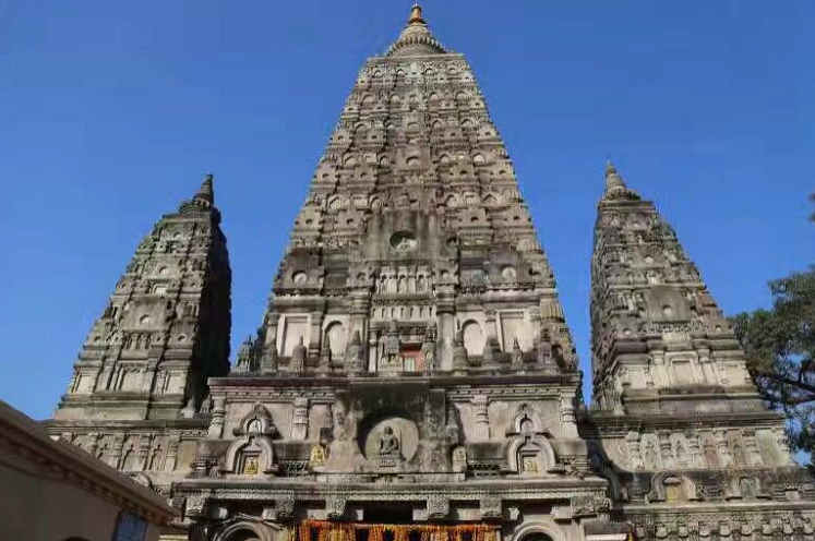 印度古代佛教圣地,距巴特那102公里,佛陀迦雅65公里.