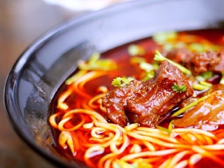 红灯照牛肉面