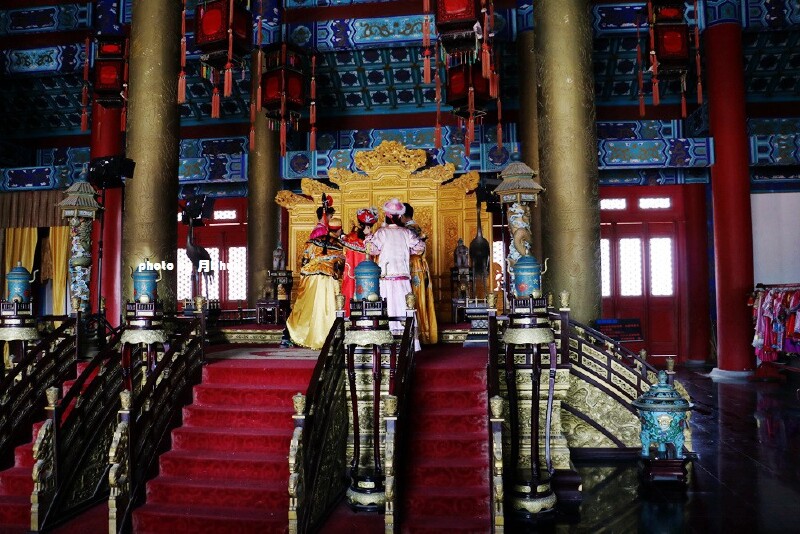 由养心殿走出,就可以来到太和殿,这里是皇帝上朝的地方,而这里也有