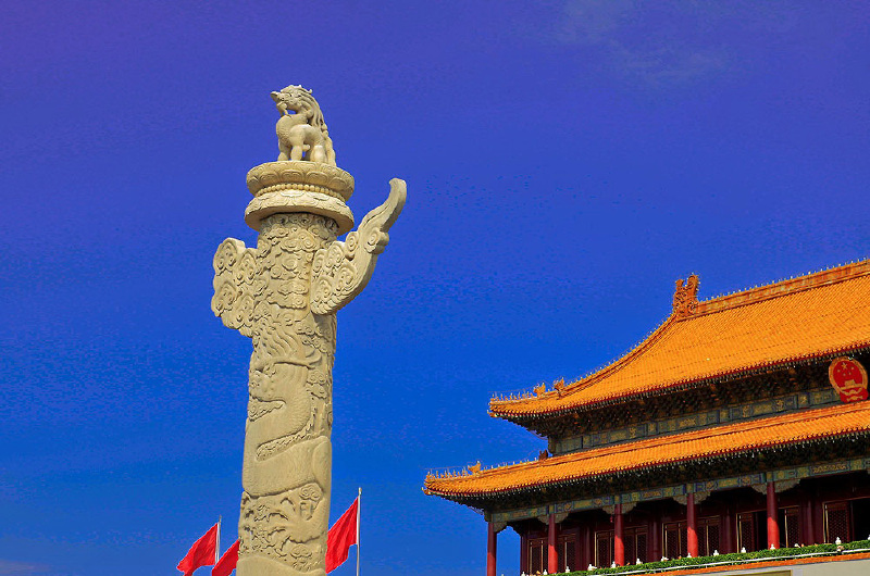 天安门前高高立起的那根柱子叫做华表.天安门城楼前后各一对共4座.