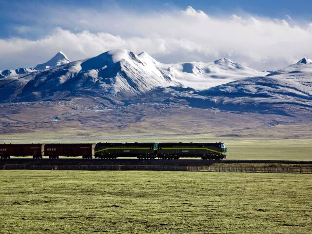 有效证件及我社为您购买的车票自行上车 参考车次:z322次列车(成都21