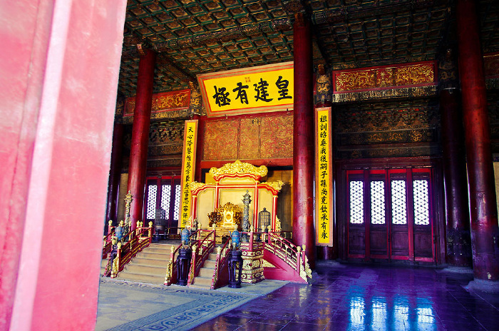 这座大殿被称为清代的国宴厅及科举考场,在清朝它的主要作用也有三个