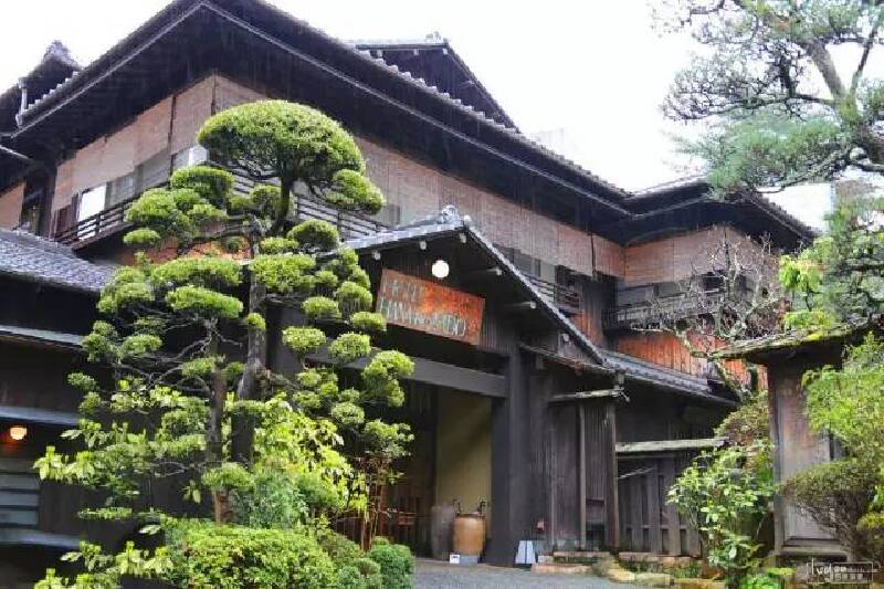 根据作为有马温泉的守护神而名气很大的汤泉神社的起源记载,最早发现