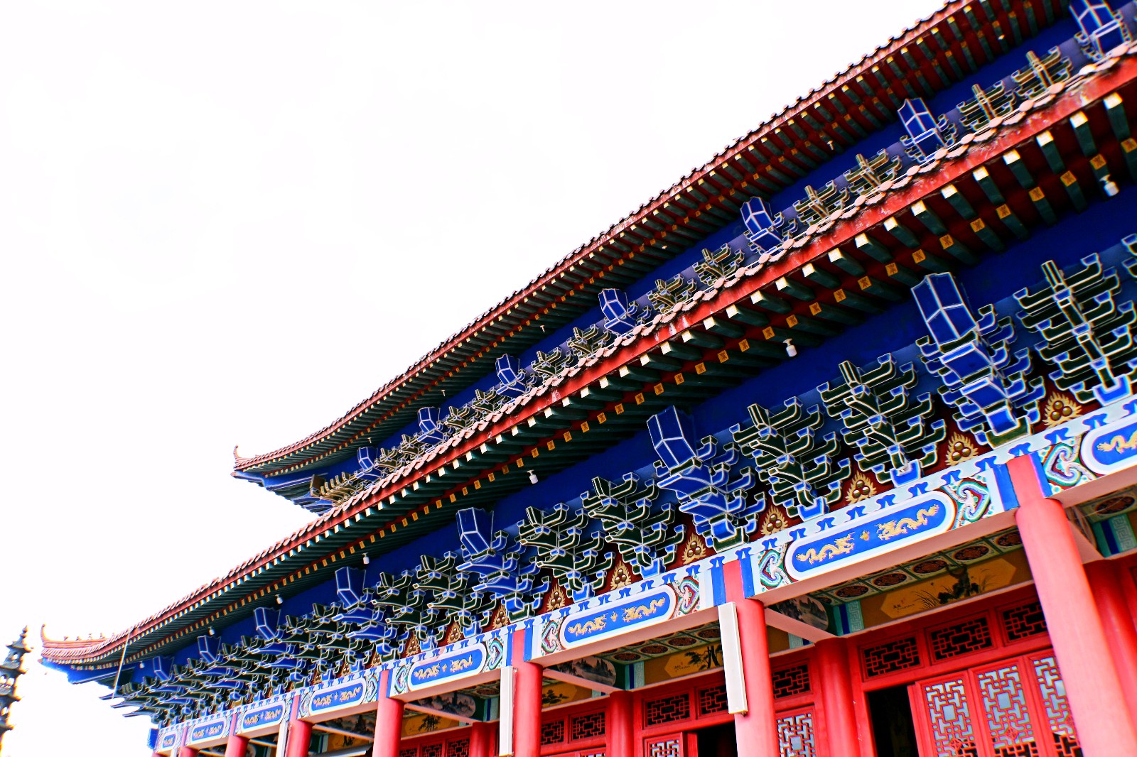 逐渐萧条,现仅存的只有大石佛 ,十二叠层石灯幢,八宝琉璃井等