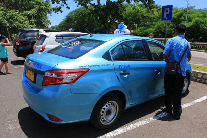taxi尽量选择乘坐蓝鸟出租车,浅蓝色车身(最浅那种,车身上有写着blue
