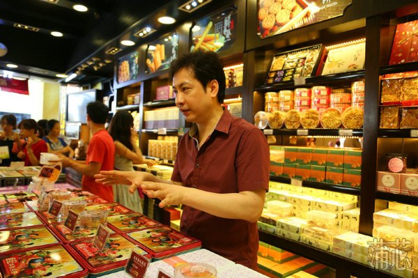 钜记饼家在澳门有13间连锁分店,在香港拥有3间分店,连续九年成为澳门