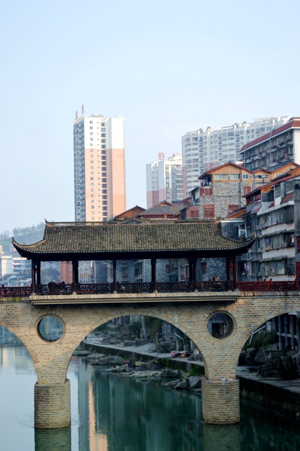 镇溪军民千户所,清有乾州厅,民国初改乾县为乾城县,1953年更名吉首县